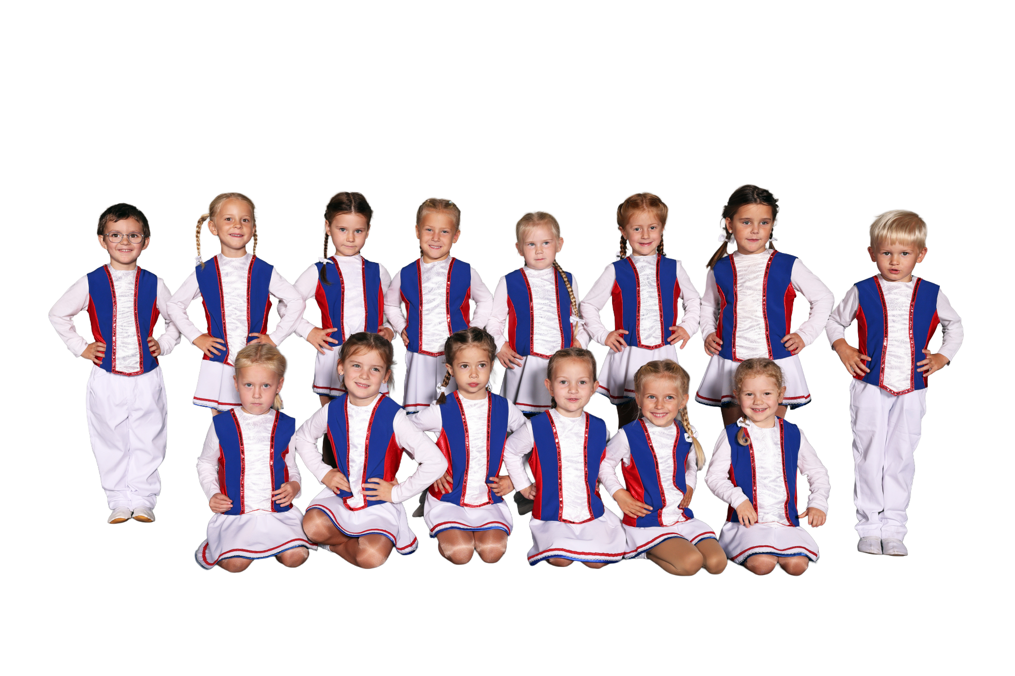 Obere Reihe von links nach rechts: Louan Feldmann, Melina Dembowski, Mila Rippinger, Elina Herzberg, Inessa Besrukow, Anna Caspers, Eva Arthold, Matheo Eßer
Untere Reihe von links nach rechts: Eva Schönknecht, Elisa Töws, Lucia Laws, Kaia Krause, Adele Jonas, Elina Neufeld